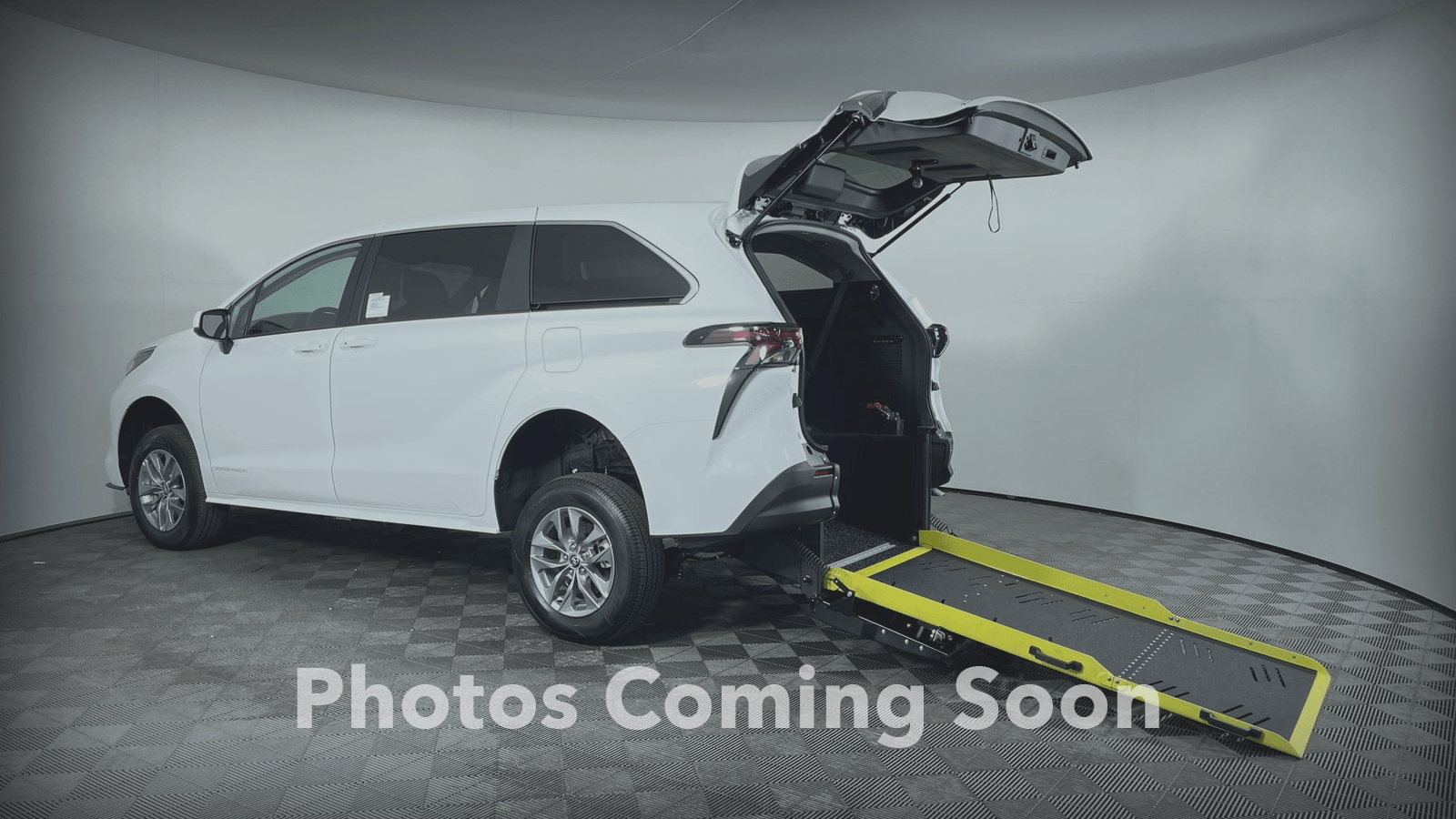2026 Toyota Sienna FWD LE