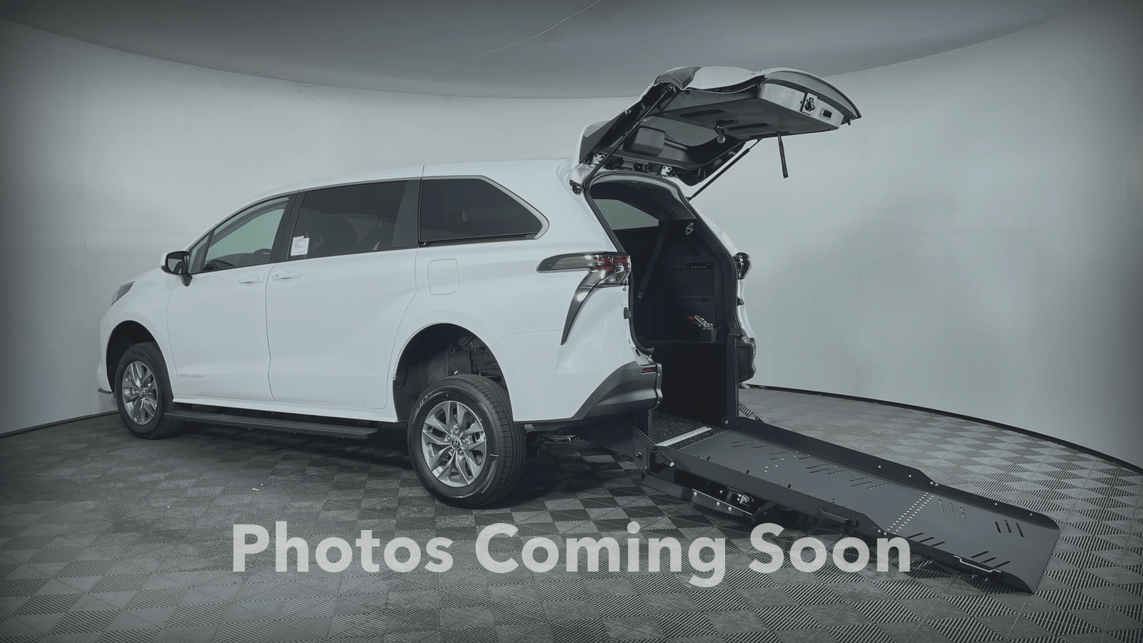 2026 Toyota Sienna FWD LE